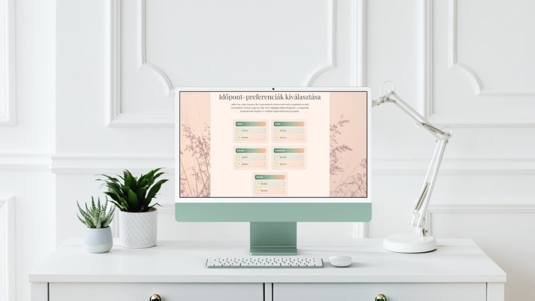 Nő online időpontot foglal egy naptár applikációban